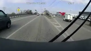 Уважаемая дама данного авто, если вы думаете у меня в троллейбусе дрова, то вы ошибаетесь!