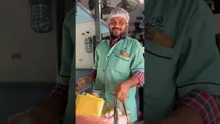 Индия. Колоритный поезд во всей красе. 