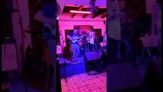 Соло гитариста в Тайланде