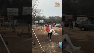 बारिश की वजह से गोद में उठा कर लाना पड़ा एक्टर को 😳#bts #shorts #rain #shootinglocation #bollywood