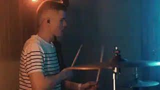 Каникулы - Бьёт по глазам (Total cover)
