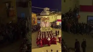 La reina del Barrio del Pilar  entra a su Plaza de San Juan de Dios a sones de Amargura guapa!