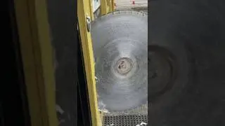 ПИЛА влетела в магазин через секунду😳