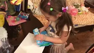 Кисти с краской для рисования. Распаковка