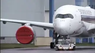 singapore airlines assembling airbus a350-900 XWB