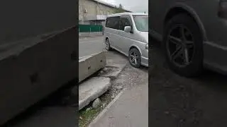 Арык в Бишкеке завалили при ремонте дороги