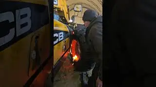 Меняем резину на JCB 