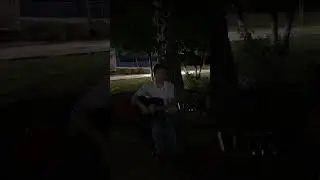 ПАЦАН КРАСИВО ПОЕТ ПОД ГИТАРУ #shorts #гитарист #гитара