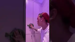 ИНСТАСАМКА ПЕРДИТ В ТУАЛЕТЕ 😂😂😂