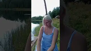 романтик на берегу озера Алтай