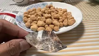 HOT & SPICY NAGARAYA MAY SAPOT NG GAGAMBA SA LOOB NG PACKAGING