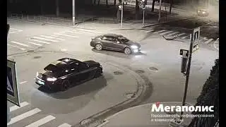Молодая и пьяная девушка на Porsche