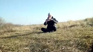 Сборка кубика Рубика на природе
