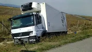 Изваждане на Мерцедес Атего от канавка с 6 метра деневилация на АМ Тракия 230 километър