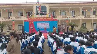 Hiệu trưởng phát biểu