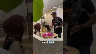 Kesian adik ni celebrate birthday dia seorang diri jer.. hurmm #streetfotography #zarulkacak