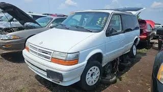 1992 Dodge Caravan ES at U-Pull Salvage Yard in Minnesota