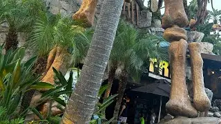 Dine with Dinos l meteor showers every 10 min l T-REX Cafe Disney Springs l One of our favorites !