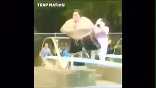 Dünyanın en şiddetli atlayışı 😂😂