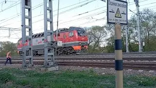 Поезд ЭП2К-391 едет резервом