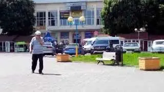 Возле Ж/Д Вокзала г. Днепродзержинск .