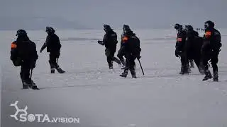 31 января Митинг Владивосток. ОМОН согнал людей на море и идёт следом по глубокому снегу