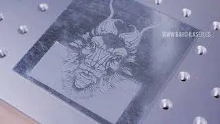 Grabado o marcado de laminas de acero HR, Con laser fibra optica 20W BCF.