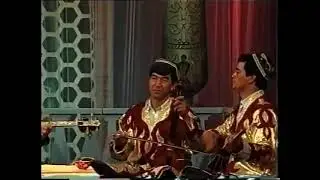 Рузмат Жуманиёзов куйлайди