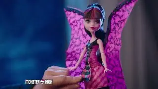 Monster High® Ghoul-to-bat Transformation Draculaura® Doll | Monster High