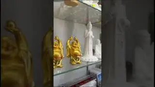 Где купить сувениры в Элисте? Ул. Илюмжинова, 14. Напротив главной достопримечательности - храма