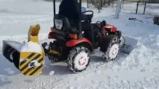 Уборка снега минитрактором МТЗ-152(Беларус 152)