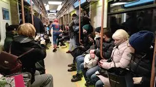 Человек-паук в метро. как он красиво танцует