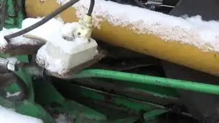 Снимаю ковш ставлю отвал на МТЗ.
