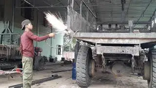 Sau khi xả hai chốt sắt dùng máy mài lại