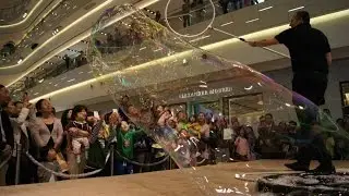 Bubble show, Matěj Kodeš in Shanghai