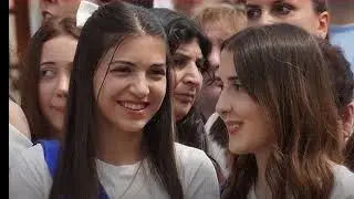ՙՙԱռաջին զանգ,,- ,խոսք Լևոն Բլբուլյանի, երաժշտ. Ժաննա Բլբուլյանի, կատարում է ,,Արևիկ,, համույթը