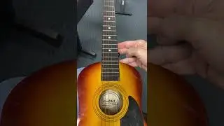 Who tuned this guitar? 😂😂😳😳 #guitar #shorts #guitarists