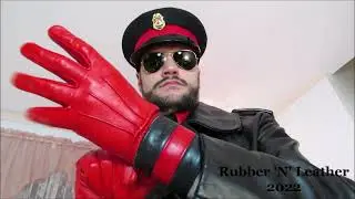 Bonne Année en Cuir Rouge et Noir