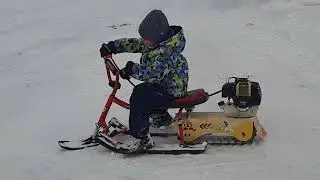 детский снегоход снежок