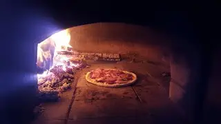 Пицца в уличной печи зимой