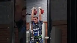 Тренируем толчок гирь 