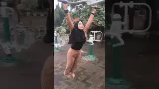 Cewek cantik kuat sekali buat naik turun 