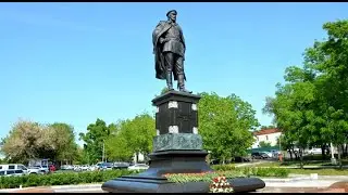 Возложение цветов к памятнику Якова Дьяченко