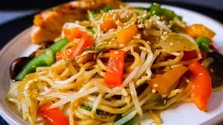 Do you like to eat noodle? I’ll show you how I cook vegetable egg noodles stir fry (ผัดบะหมี่ไข่)