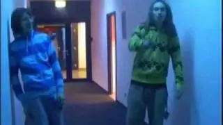 Roxorloops and Blady Kris - Beatbox Puppet - Wallclimbing