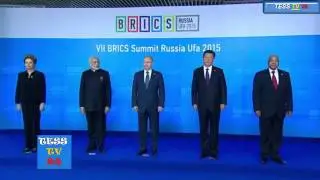 На саммите в Уфе прошло совместное фотографирование лидеров стран членов БРИКС!