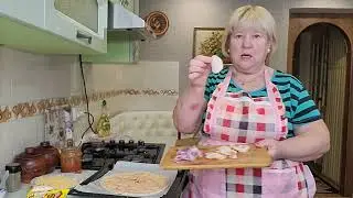 На помощь приходит тонкий лаваш и замороженные овощи.