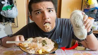 Comiendo fideos de PLÁSTICO