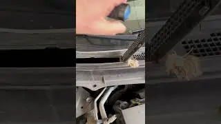 Nissan X-Trail 2009 VIN number location