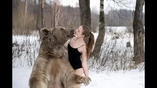 Девушка не заметила медведя у себя за спиной